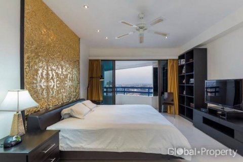 Condominio de 3 dormitorios en Pattaya, Tailandia № 81948 - foto 11