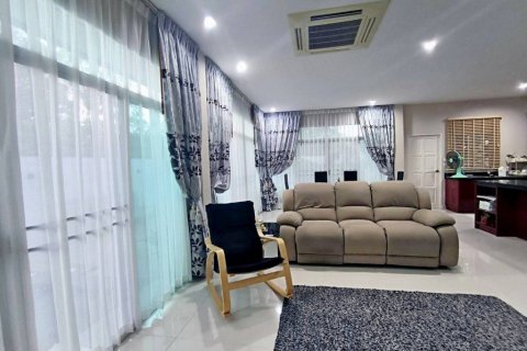 Casa de 3 dormitorios en Bang Lamung, Tailandia № 101651 - foto 13