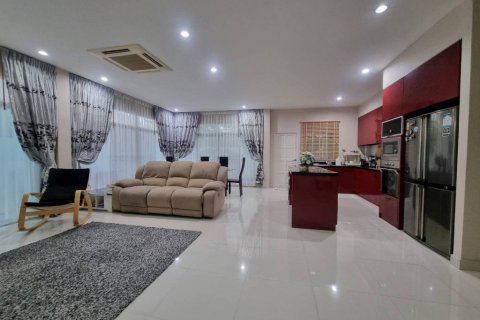Casa de 3 dormitorios en Bang Lamung, Tailandia № 101651 - foto 9