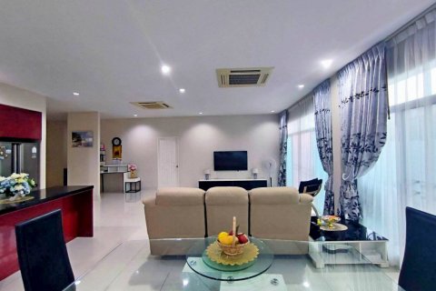Casa de 3 dormitorios en Bang Lamung, Tailandia № 101651 - foto 16