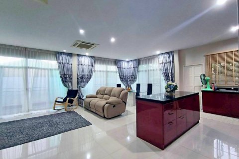Casa de 3 dormitorios en Bang Lamung, Tailandia № 101651 - foto 12