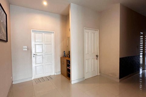 Casa de 3 dormitorios en Bang Lamung, Tailandia № 101651 - foto 24