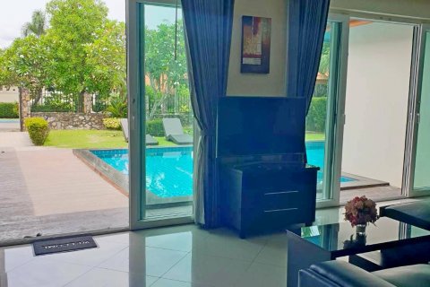 Casa de 4 dormitorios en Pattaya, Tailandia № 101649 - foto 4