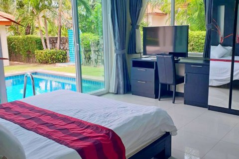 Casa de 4 dormitorios en Pattaya, Tailandia № 101649 - foto 12