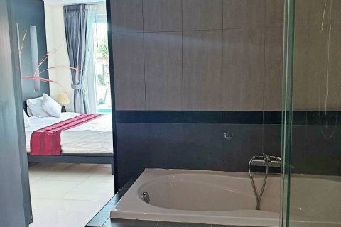 Casa de 4 dormitorios en Pattaya, Tailandia № 101649 - foto 15