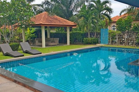 Casa de 4 dormitorios en Pattaya, Tailandia № 101649 - foto 3