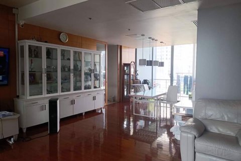 Condo in Khlong Toei, Bangkok, Thailand, 4 bedrooms  № 85063