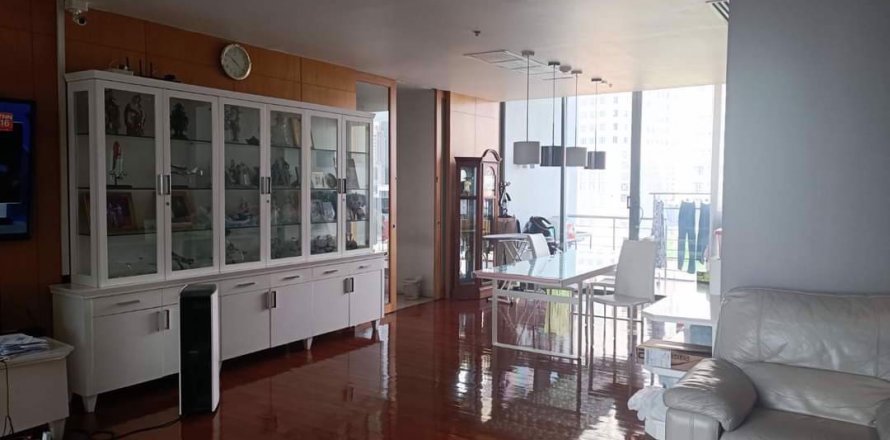 Condominio de 4 dormitorios en Khlong Toei, Bangkok, Tailandia № 85063