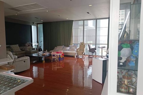 Condominio de 4 dormitorios en Khlong Toei, Bangkok, Tailandia № 85063 - foto 2