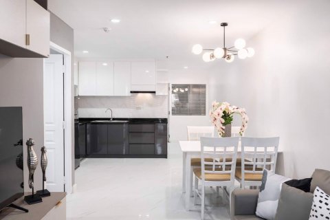 Condominio de 2 dormitorios en Khlong Toei, Bangkok, Tailandia № 85064 - foto 11