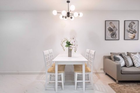 Condominio de 2 dormitorios en Khlong Toei, Bangkok, Tailandia № 85064 - foto 6