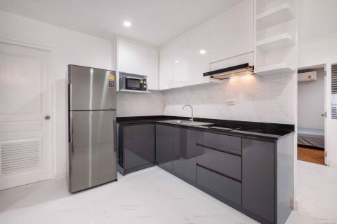 Condominio de 2 dormitorios en Khlong Toei, Bangkok, Tailandia № 85064 - foto 12