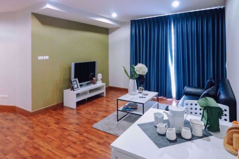 Condominio de 2 dormitorios en Bang Kapi, Bangkok, Tailandia № 76667 - foto 2