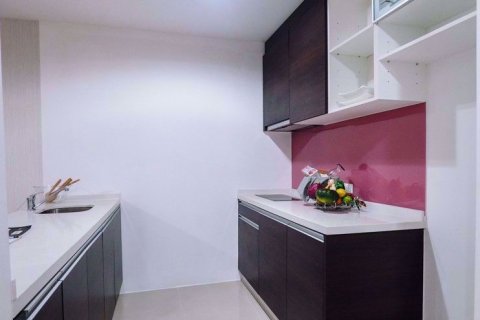 Condominio de 2 dormitorios en Bang Kapi, Bangkok, Tailandia № 76667 - foto 3