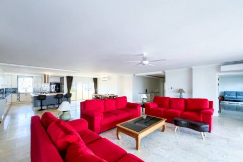 Condo in Pattaya, Thailand, 5 bedrooms  № 132978