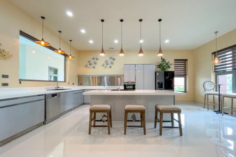 Casa de 4 dormitorios en Pattaya, Tailandia № 132974 - foto 8