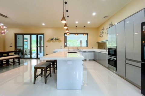 Casa de 4 dormitorios en Pattaya, Tailandia № 132974 - foto 9