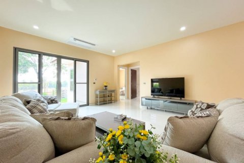 Casa de 4 dormitorios en Pattaya, Tailandia № 132974 - foto 3
