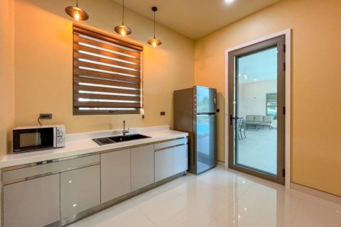 Casa de 4 dormitorios en Pattaya, Tailandia № 132974 - foto 10