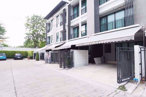 Casa de 3 dormitorios en Wang Thonglang, Bangkok, Tailandia № 80343 - foto 12