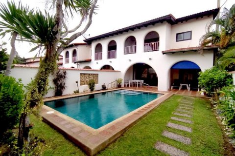 Casa de 3 dormitorios en Pattaya, Tailandia № 104826