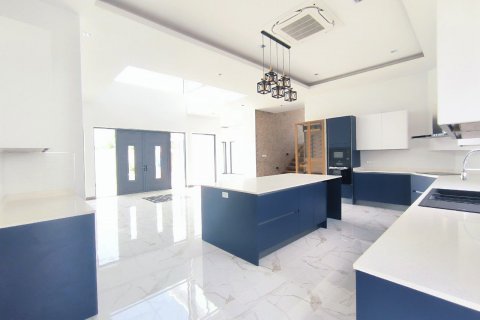 Casa de 4 dormitorios en Pattaya, Tailandia № 104828 - foto 11