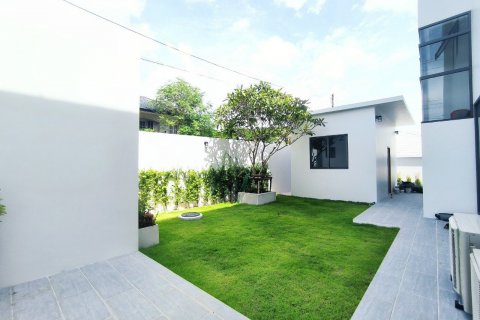 Casa de 4 dormitorios en Pattaya, Tailandia № 104828 - foto 8