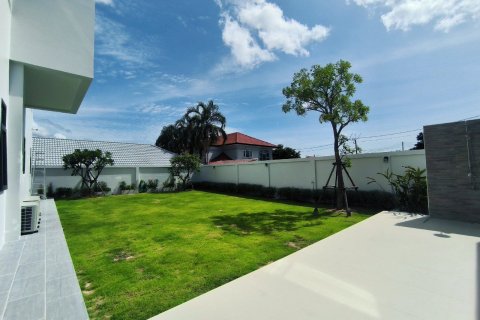 Casa de 4 dormitorios en Pattaya, Tailandia № 104828 - foto 7
