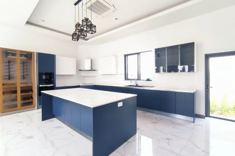 Casa de 4 dormitorios en Pattaya, Tailandia № 104828 - foto 10