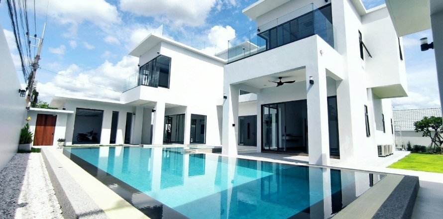 Casa de 4 dormitorios en Pattaya, Tailandia № 104828