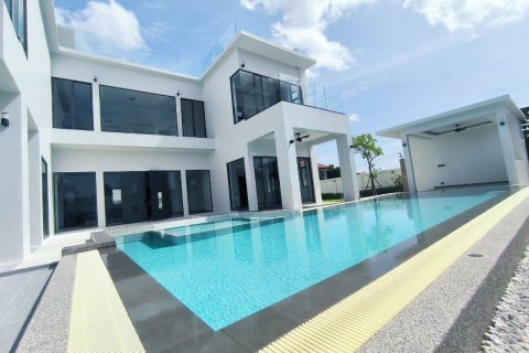 Casa de 4 dormitorios en Pattaya, Tailandia № 104828 - foto 5