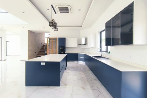 Casa de 4 dormitorios en Pattaya, Tailandia № 104828 - foto 12