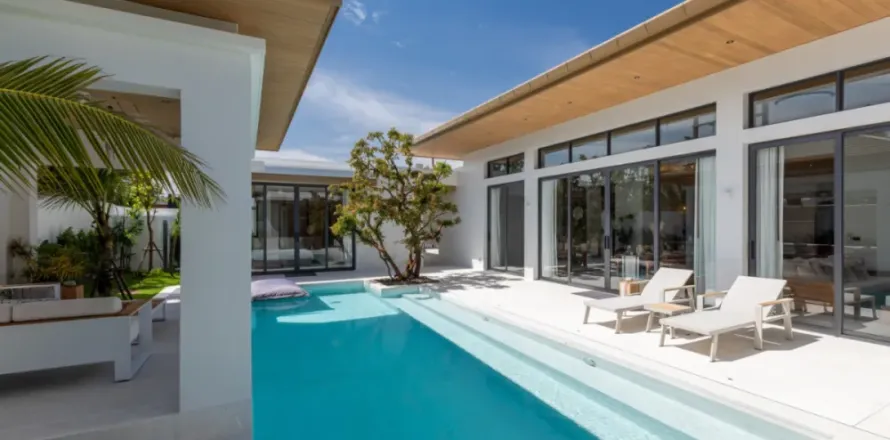 Villa in Phuket, Thailand 3 bedrooms № 107617