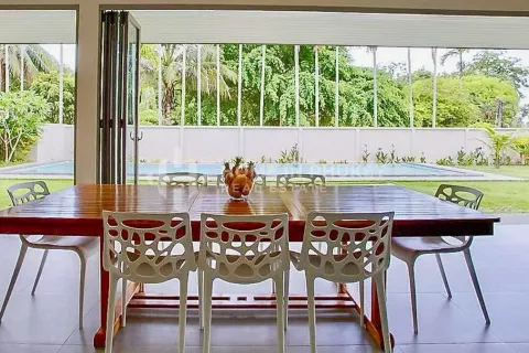 Casa de 4 dormitorios en Mai Khao, Tailandia № 130859 - foto 3