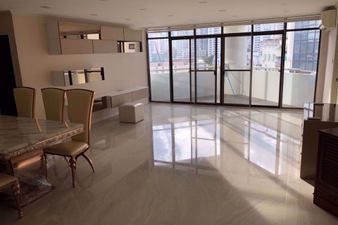 Condominio de 2 dormitorios en Watthana, Bangkok, Tailandia № 76622