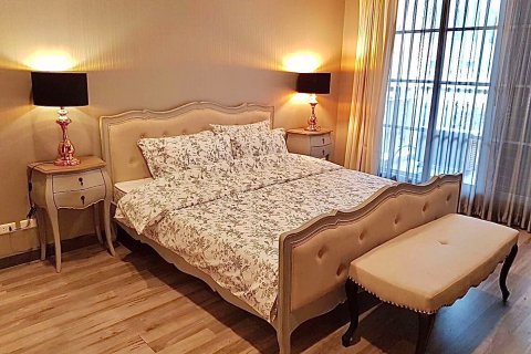 Condominio de 3 dormitorios en Khlong Toei, Bangkok, Tailandia № 76537 - foto 8