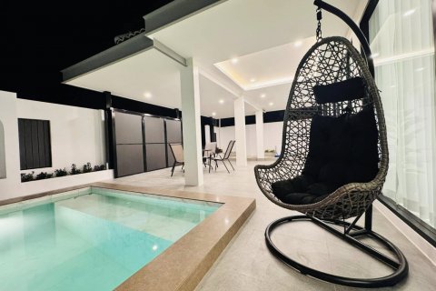 Casa de 4 dormitorios en Pattaya, Tailandia № 119495 - foto 4
