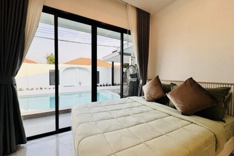 Casa de 4 dormitorios en Pattaya, Tailandia № 119495 - foto 16