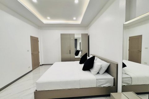 Casa de 4 dormitorios en Pattaya, Tailandia № 119495 - foto 18