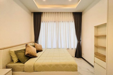 Casa de 4 dormitorios en Pattaya, Tailandia № 119495 - foto 15