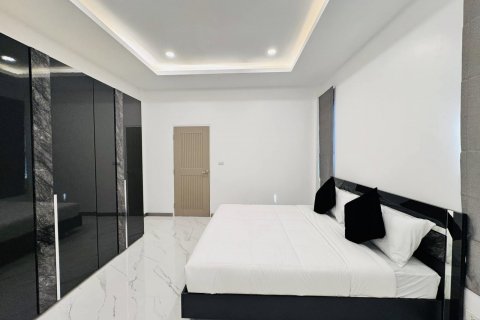 Casa de 4 dormitorios en Pattaya, Tailandia № 119495 - foto 30