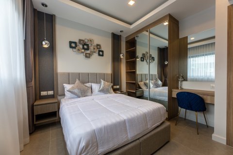 Chalet de 4 dormitorios en Pattaya, Tailandia № 123319 - foto 14