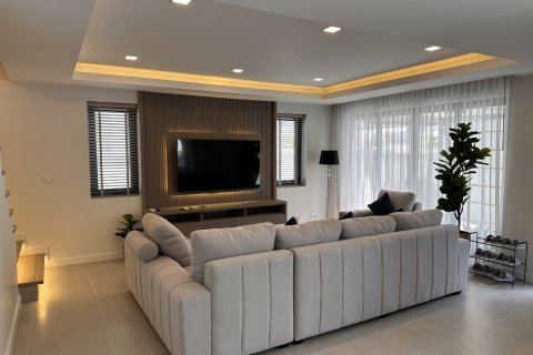Chalet de 4 dormitorios en Pattaya, Tailandia № 123319 - foto 9