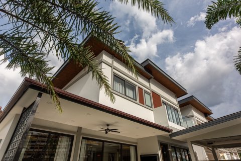 Chalet de 4 dormitorios en Pattaya, Tailandia № 123319 - foto 3