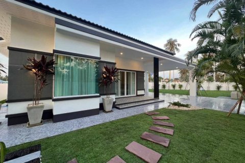 Chalet de 3 dormitorios en Pattaya, Tailandia № 123314 - foto 2