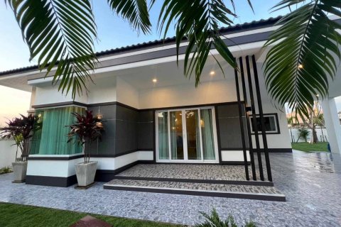 Chalet de 3 dormitorios en Pattaya, Tailandia № 123314 - foto 3