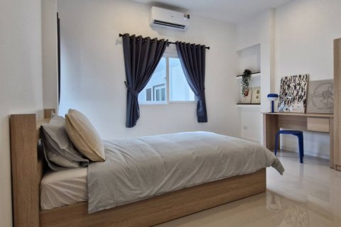 Chalet de 3 dormitorios en Pattaya, Tailandia № 123314 - foto 13