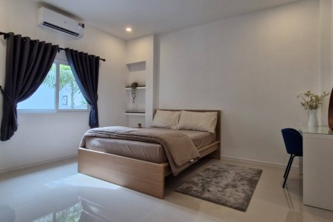 Chalet de 3 dormitorios en Pattaya, Tailandia № 123314 - foto 14