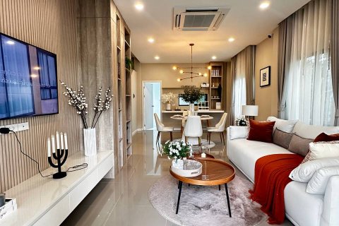 Chalet de 4 dormitorios en Pattaya, Tailandia № 123315 - foto 6