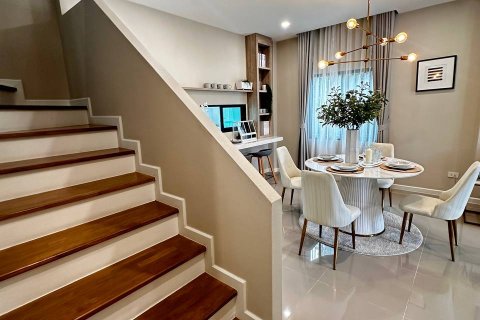 Chalet de 4 dormitorios en Pattaya, Tailandia № 123315 - foto 10